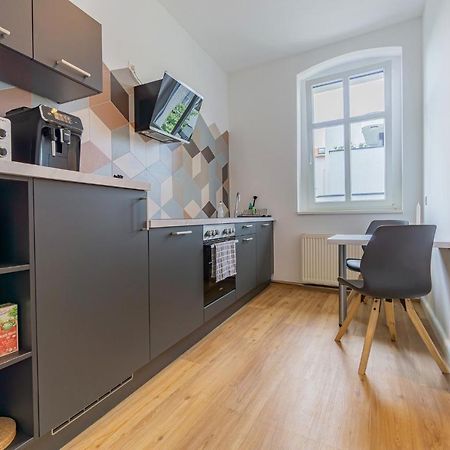 Modernes Apartment - Zentral, Ruhig, Wlan, Netflix, Kueche, Schreibtisch, Parkplatz, Waschtrockner Cottbus Exterior foto