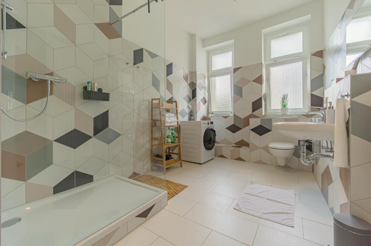 Modernes Apartment - Zentral, Ruhig, Wlan, Netflix, Kueche, Schreibtisch, Parkplatz, Waschtrockner Cottbus Exterior foto