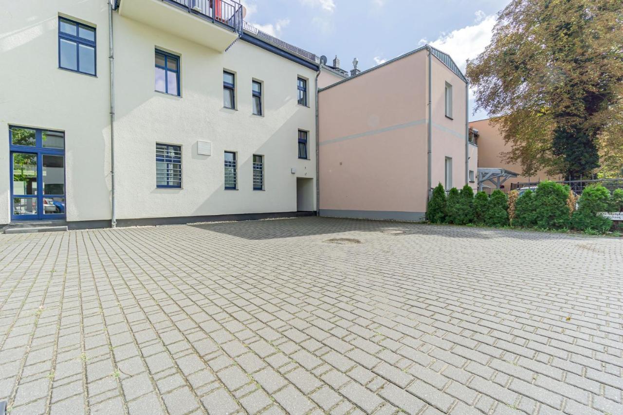 Modernes Apartment - Zentral, Ruhig, Wlan, Netflix, Kueche, Schreibtisch, Parkplatz, Waschtrockner Cottbus Exterior foto